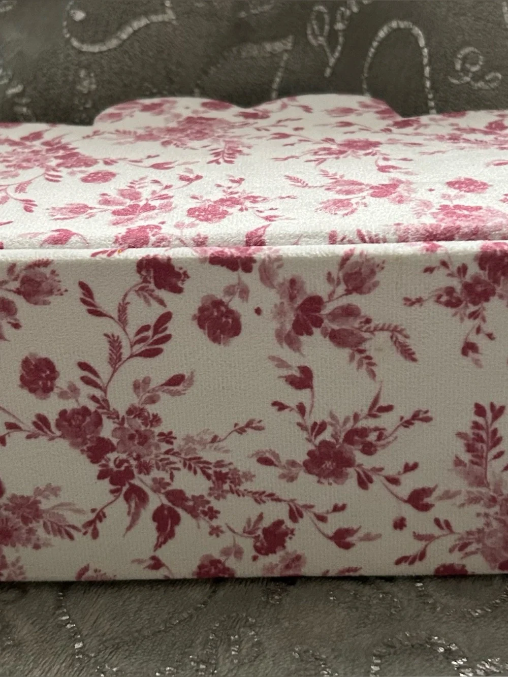 NWT Hilabee, Plush Heart-Pink & White Floral Loveseat Sofa Jewelry Box w/Mirror
